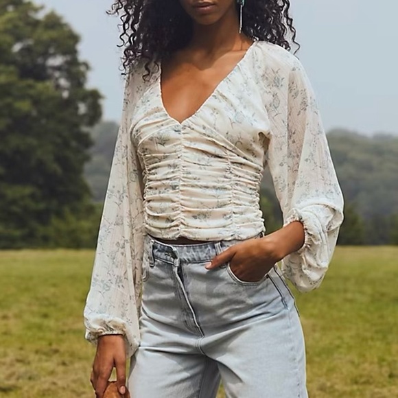 Free People Final Rose Ruched Cropped Blouse - Vintage Combo Cream Blue- Size XS - Picture 4 of 13